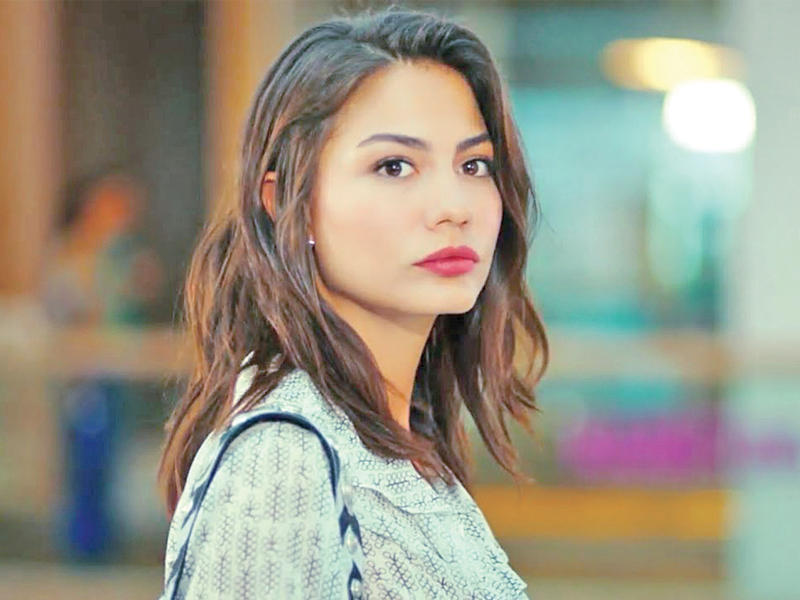 الممثلة التركية ​ديميت أوزدمير