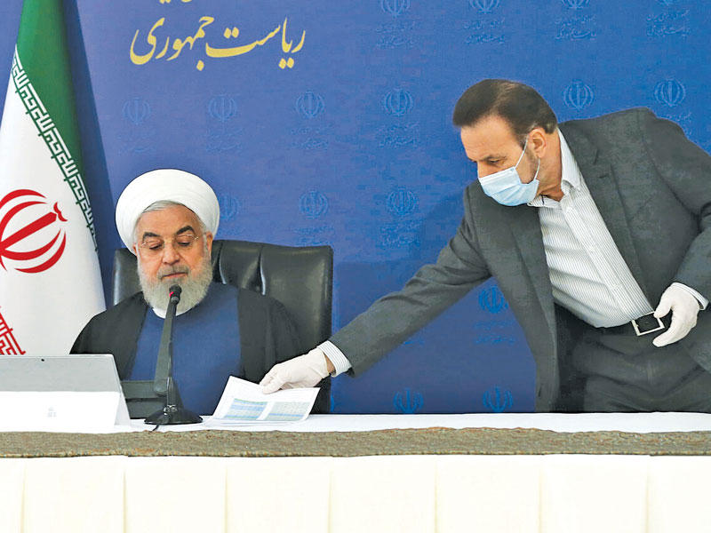 روحاني خلال اجتماع حكومي في طهران أمس الأولt(إرنا)