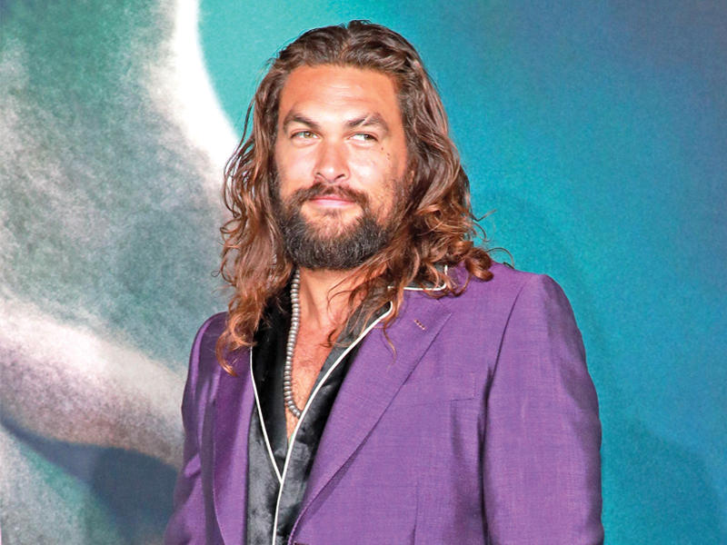 الممثل العالمي جايسون موموا