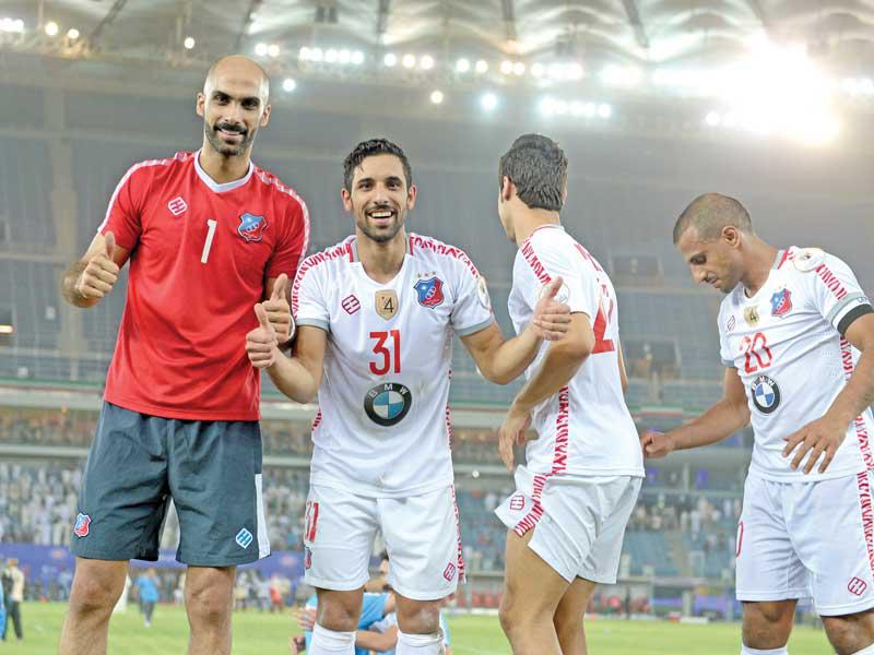  طلال الفاضل ومصعب الكندري يحتفلان 