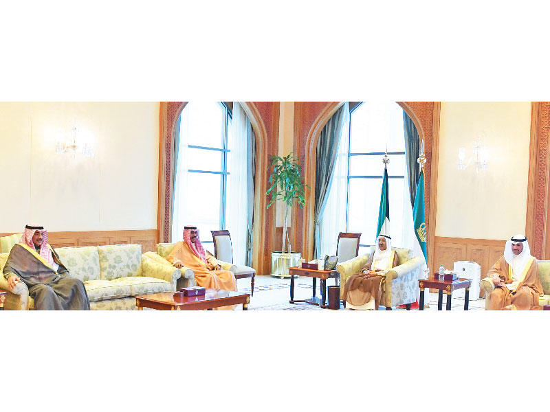 الامير متوسطا ولي العهد والغانم والخالد والصالح أمس