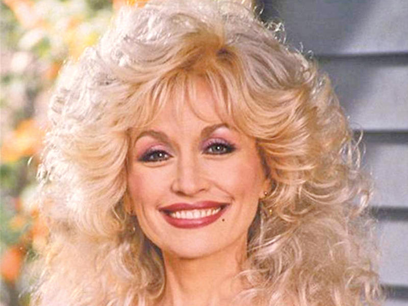 نجمة الغناء الأميركية دوللي بارتون