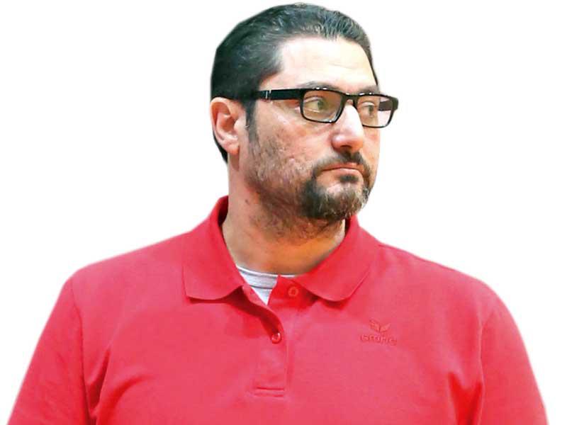 مدرب كرة اليد بنادي القادسية  د. أحمد دعبس