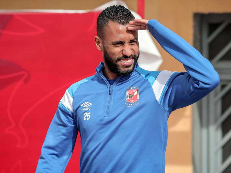  لاعب وسط نادي الأهلي المصري حسام عاشور