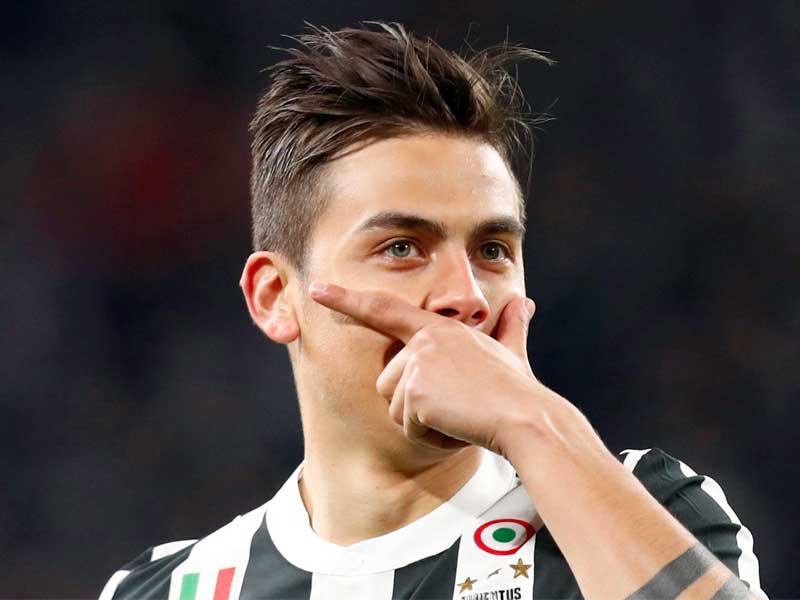 نجم كرة القدم الأرجنتيني الدولي باولو ديبالا