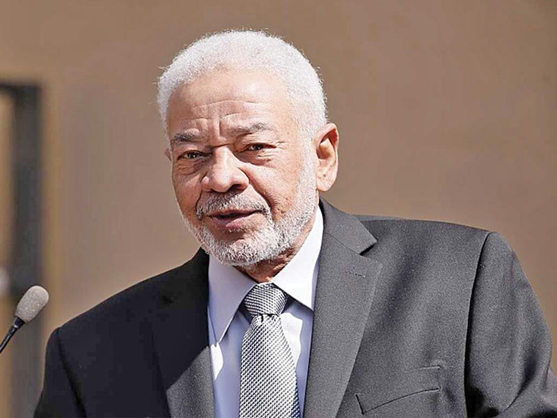 المغني الأميركي بيل ويذرز