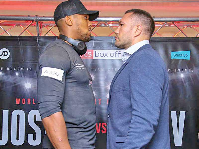 الملاكم البريطاني أنطوني جوشوا، والبلغاري كوبرات بوليف