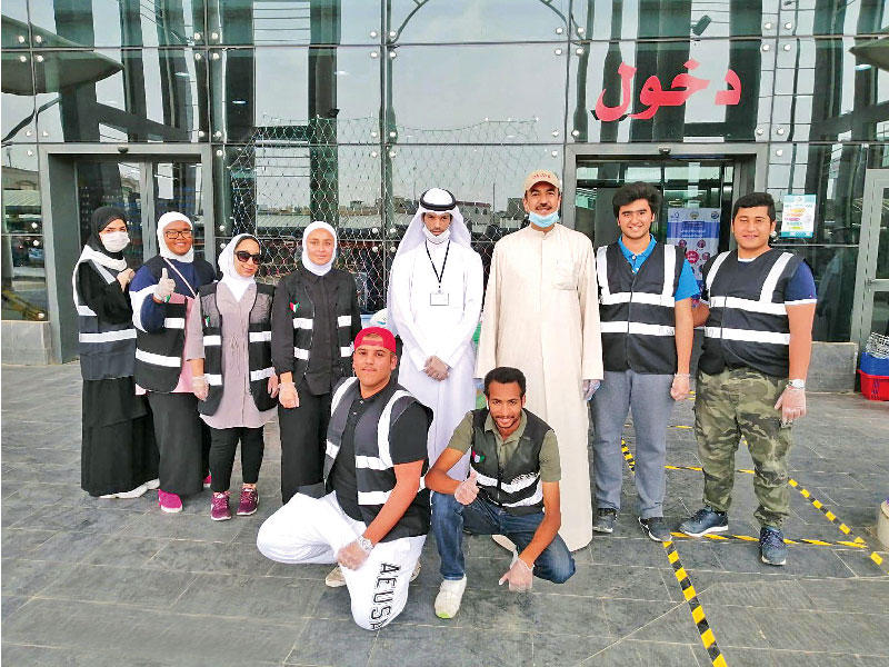 محافظ الأحمدي، الشيخ فواز الخالد ومدير إدارة العلاقات الحكومية بالمحافظة، حامد الإبراهيم