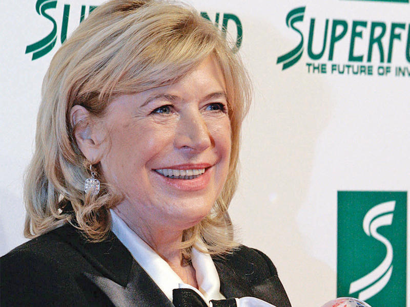 المغنية البريطانية نجمة الستينيات ماريان فايثفول