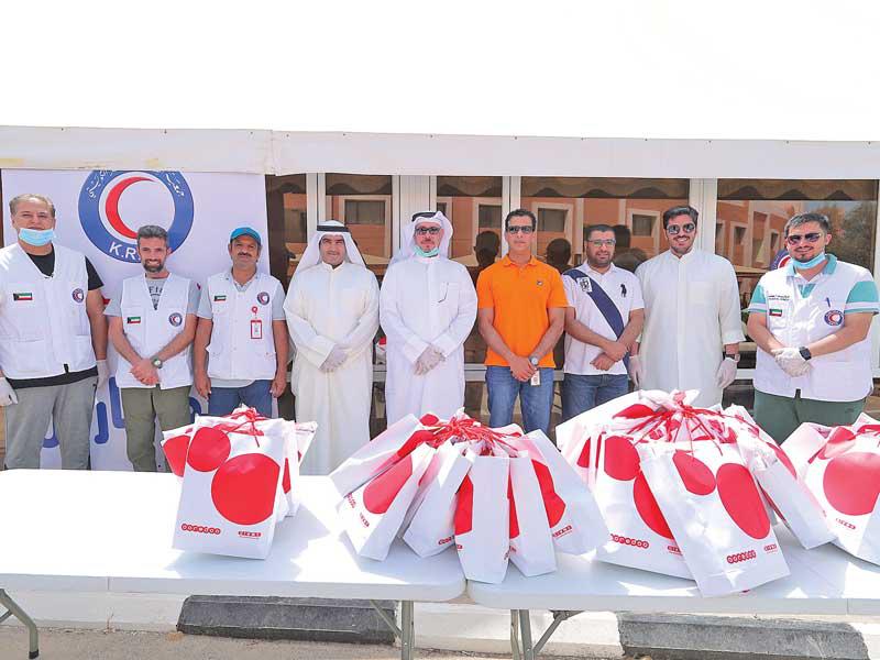 عبدالعزيز البابطين ومجبل الأيوب في لقطة جماعية