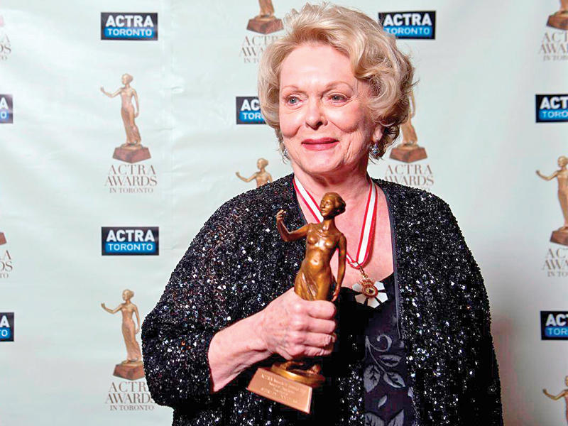  الممثلة والناشطة الكندية الشهيرة شيرلي دوغلاس