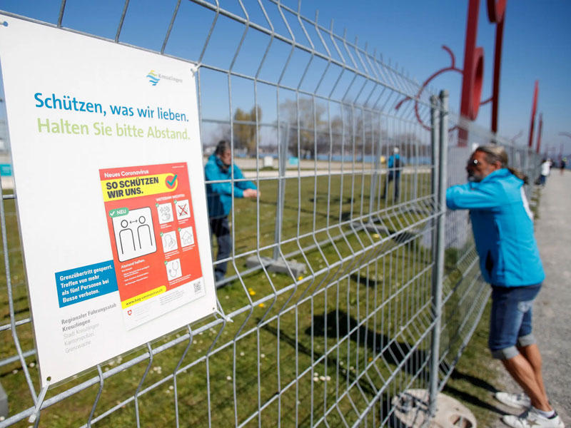 أصدقاء يلتقون عبر حدود سويسرا وألمانيا