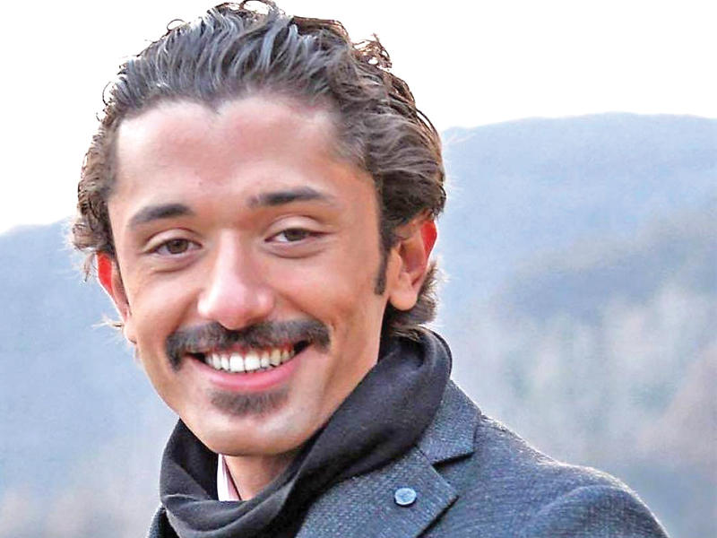 الفنان كريم محمود عبدالعزيز