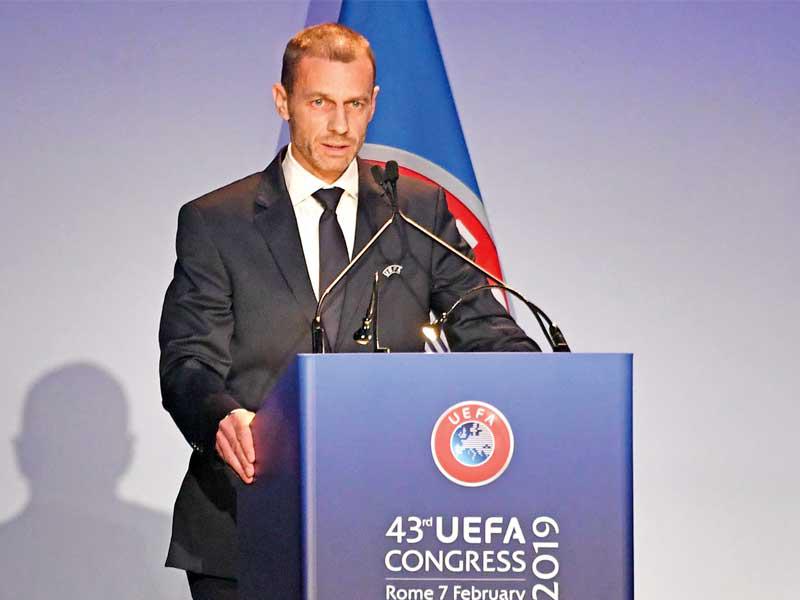  رئيس الاتحاد الأوروبي لكرة القدم (ويفا)، السلوفيني ألكسندر تشيفيرين