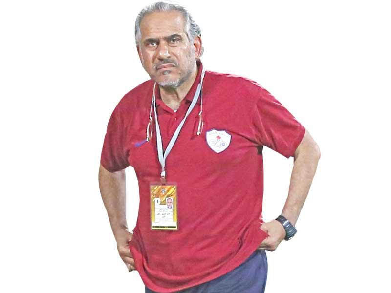  مدرب الشباب لكرة القدم خالد الزنكي