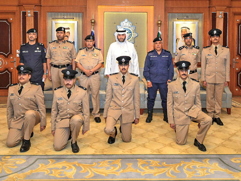 الصالح خلال مراسم تخريج الضباطn