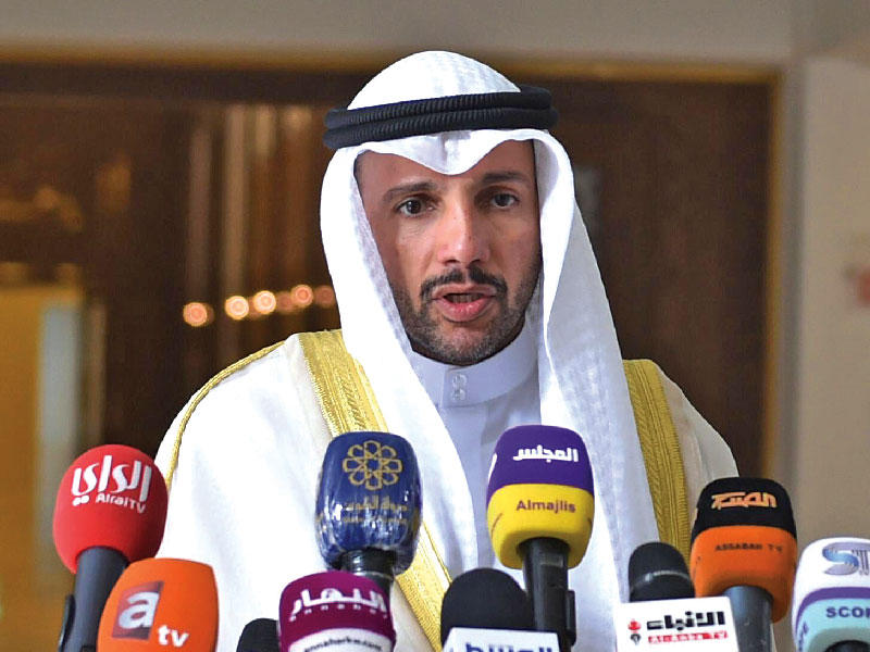 الغانم متحدثاً للصحافيين أمس