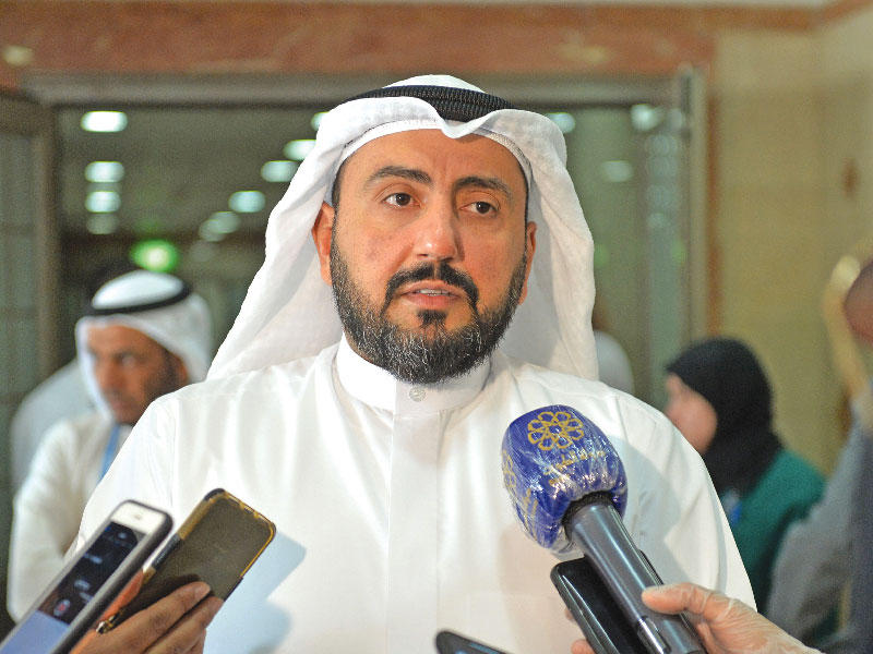 الصباح متحدثاً للصحافيين خلال الجولة أمس