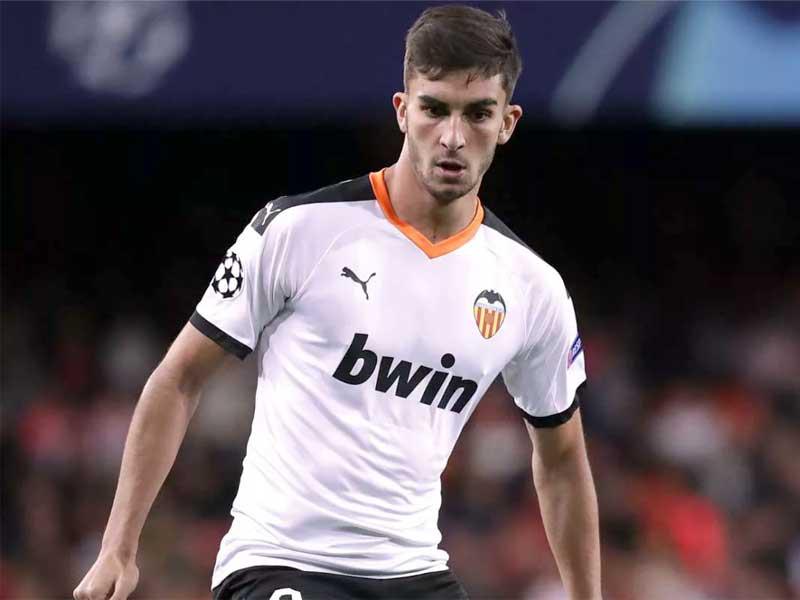 لاعب فريق فالنسيا الإسباني فيران توريس 