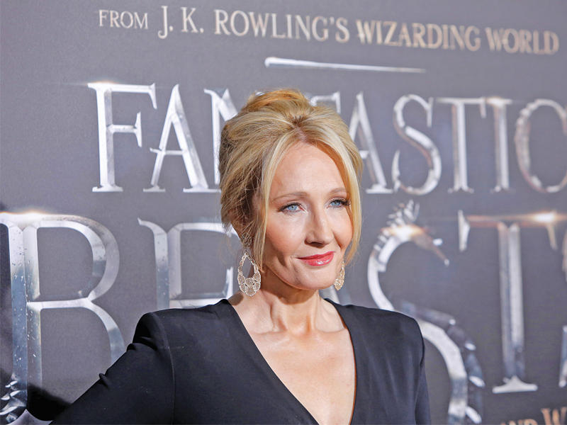 المؤلفة البريطانية جيه كيه رولينغ