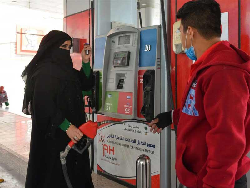 السعودية تقرر خفض سعر البنزين