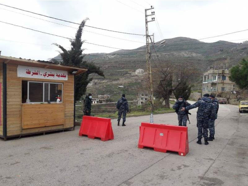 حاجز امني تنفيذا لقرار عزل قضاء بشري الشمالي