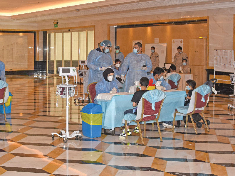 معاينة نزلاء المحجر قبل مغادرتهم