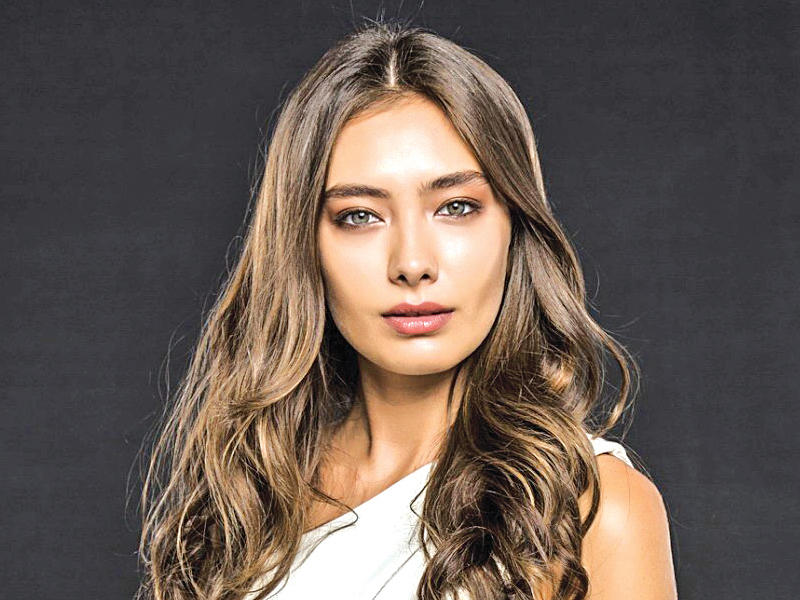 النجمة التركية ​نسليهان أتاغول