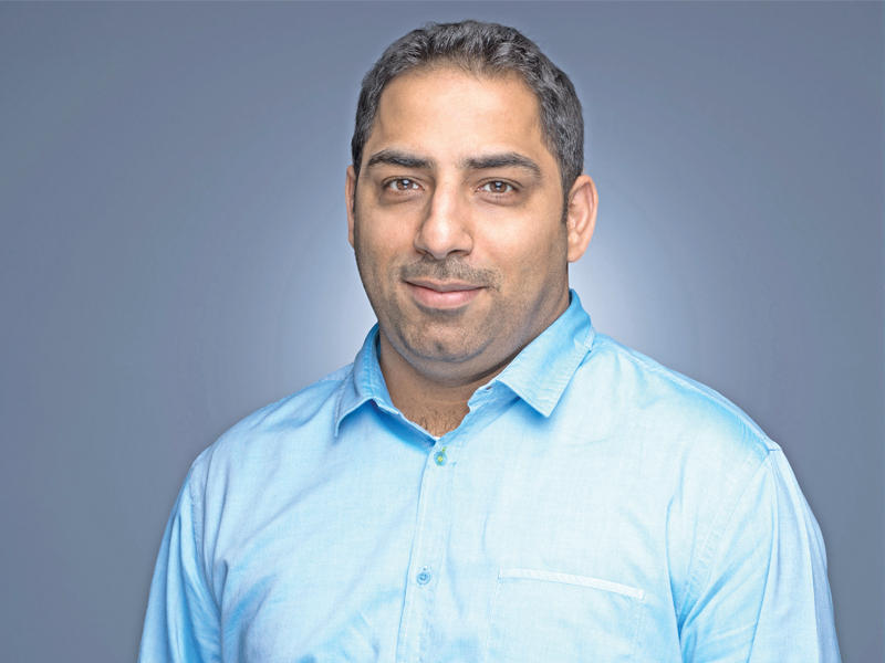 الروائي عبدالوهاب الحمادي