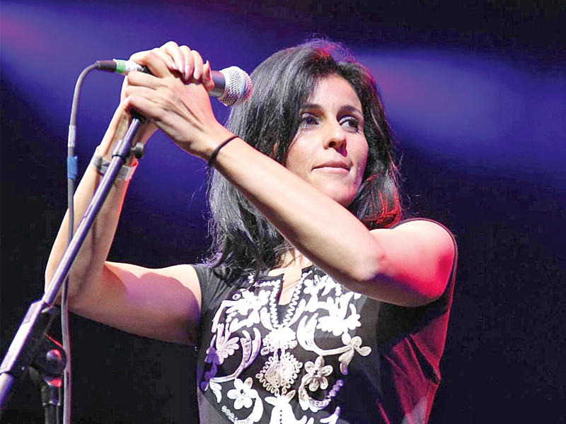 الفنانة والمؤلفة الجزائرية سعاد ماسي