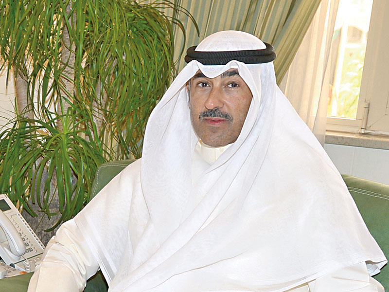  محافظ الأحمدي الشيخ فواز الخالد،