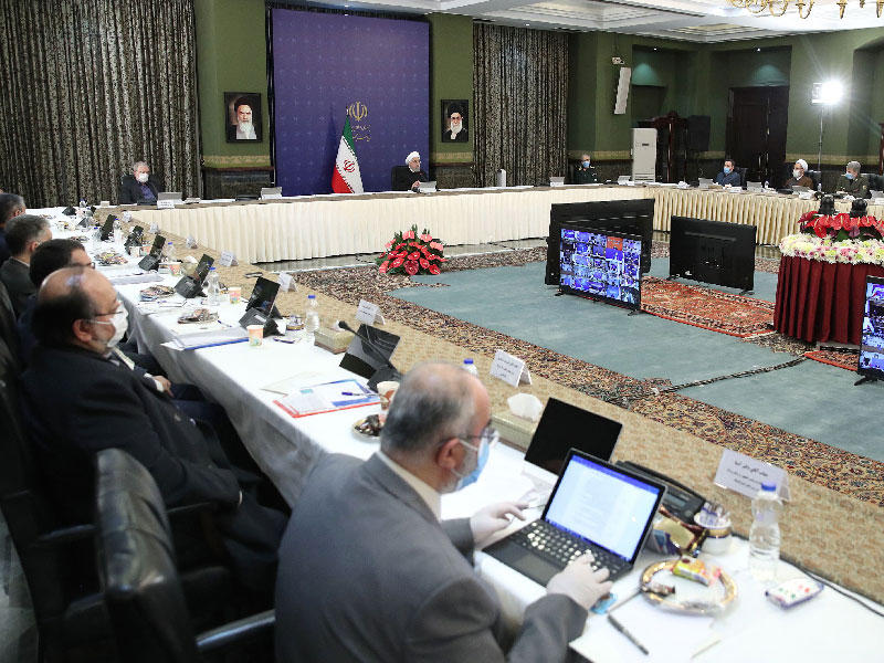 الرئيس الإيراني حسن روحاني وهو يرأس جلسة لمجلس الوزراء في العاصمة طهران