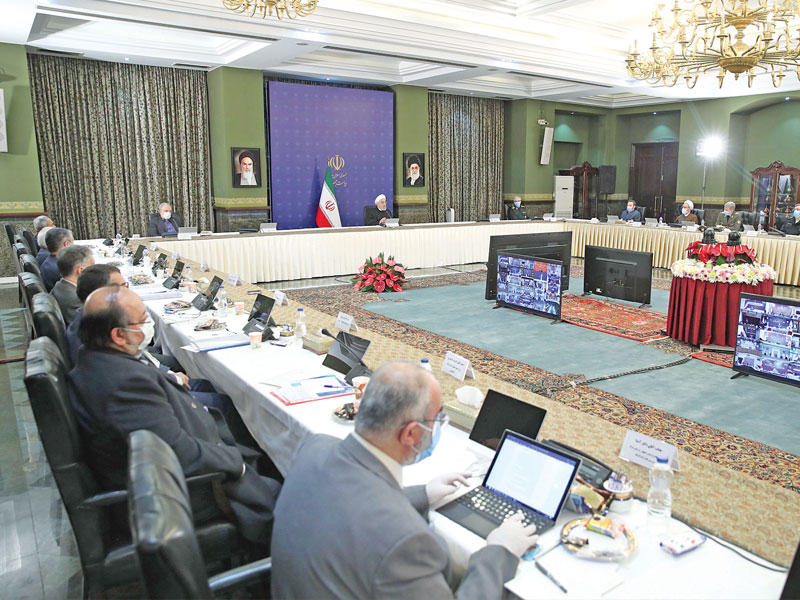 روحاني مترأساً اجتماع الحكومة في طهران أمس الأول (إرنا)