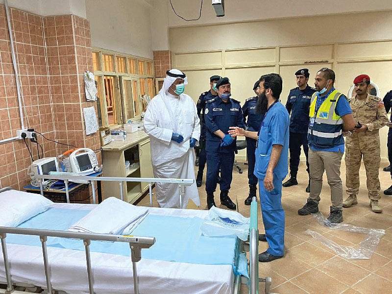 محافظ الفروانية، الشيخ مشعل الجابر، بجولة تفقدية للمستشفى الميداني بمنطقة جليب الشيوخ