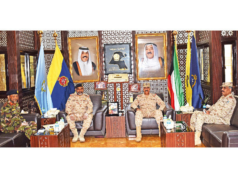 استقبل رئيس الأركان العامة للجيش الفريق الركن محمد الخضر بمكتبه امس رئيس البعثة العسكرية البنغلادشية لدى الكويت العميد الركن محمد عبدالمجيد