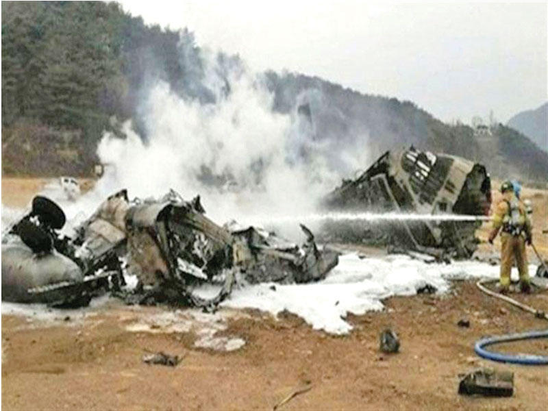 حطام الطائرة العسكرية 