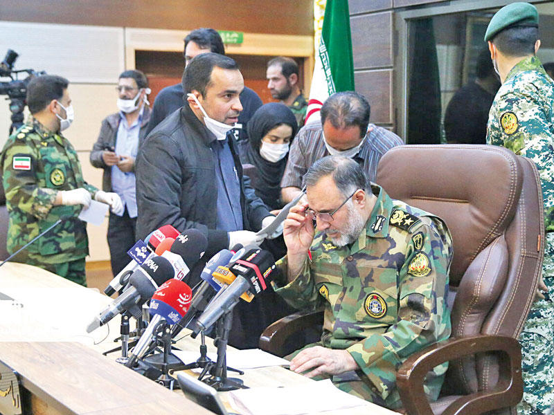 قائد القوات البرية الإيرانية العميد كيومارس حيدري في مؤتمر صحافي بطهران أمس الأول t(إرنا)
