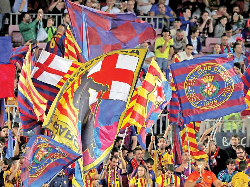 جماهير نادي برشلونه الاسباني في احد المباريات السابقة