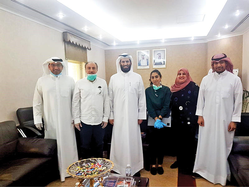 وكيل وزارة الصحة المساعد لشؤون الرقابة الدوائية والتجهيزات الطبية د. عبدالله البدر مستقبلاً وفد «المهندسين»