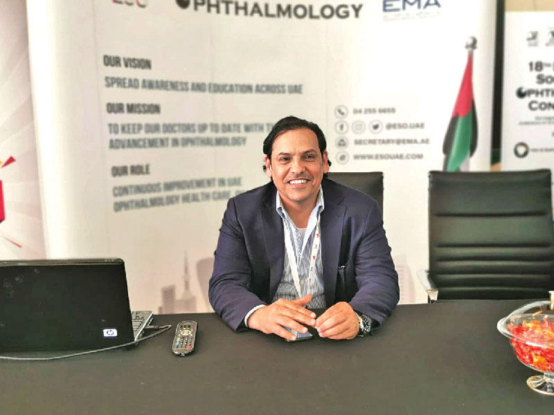 استشاري طب وجراحة العيون في مستشفى جابر د. يوسف الظفيري