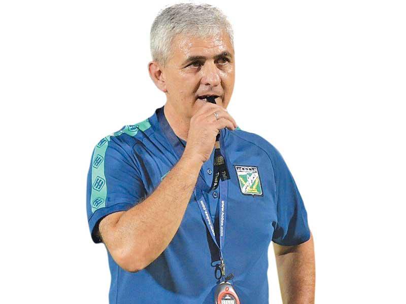  مدرب الفريق الأول لكرة القدم بنادي العربي، الصربي داركو