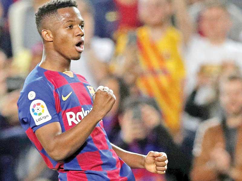 لاعب كرة القدم الناشئ أنسو فاتي