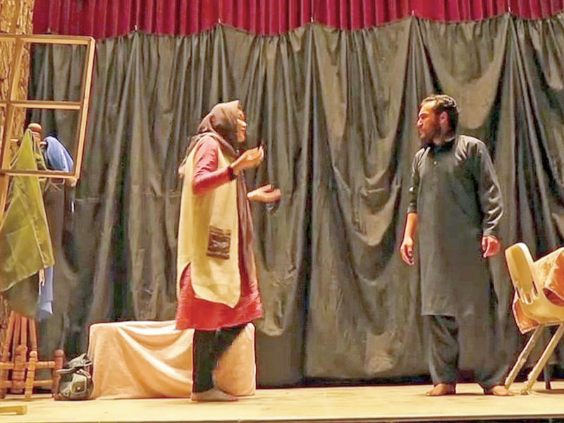 من الأعمال المسرحية الأفغانية 