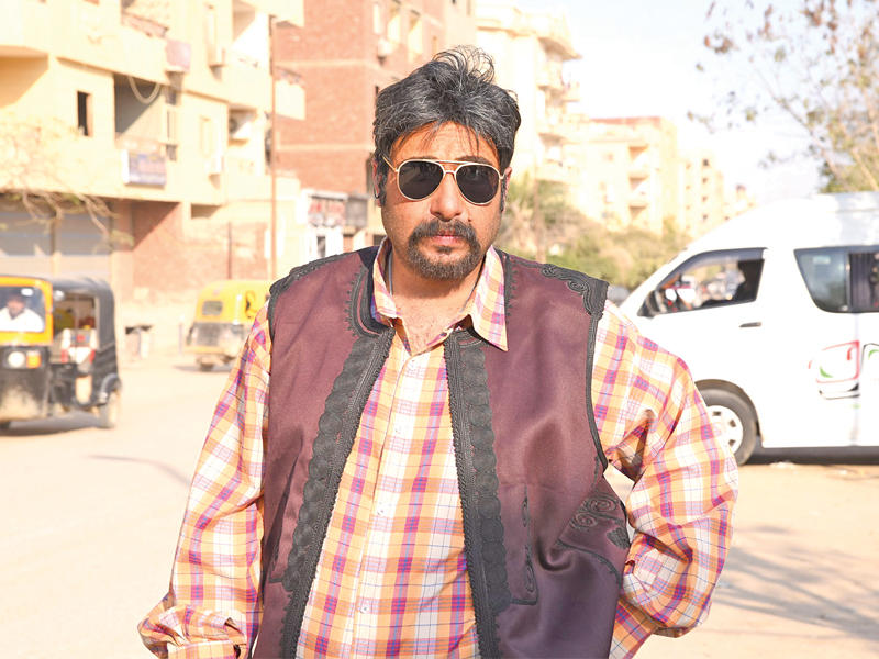 الممثل محمد ثروت