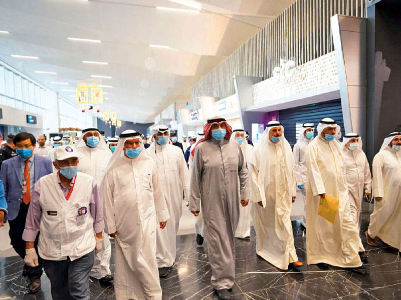 تفقد رئيس مجلس الوزراء سمو الشيخ صباح الخالد مساء أمس الاستعدادات القائمة في مطار الكويت الدولي
