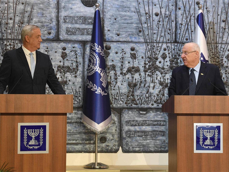 الرئيس الإسرائيلي وغانتس بعد قرار تكليفه بتشكيل الحكومة الجديدة – وكالة الأنباء الألمانية