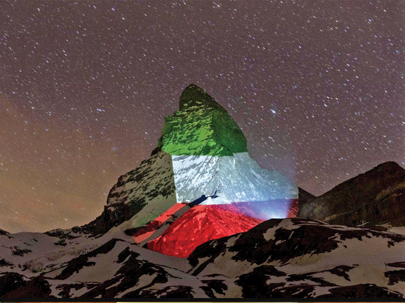 سويسرا تضيء جبلها الأيقوني الشهير ماترهورن بعلم الكويت 