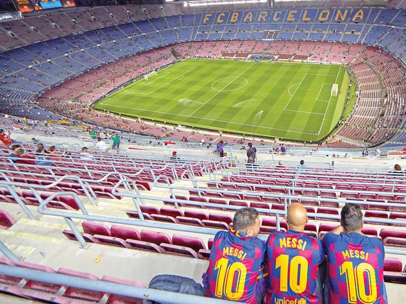 صورة أرشيفية لملعب كامب نو قبل بداية إحدى المباريات