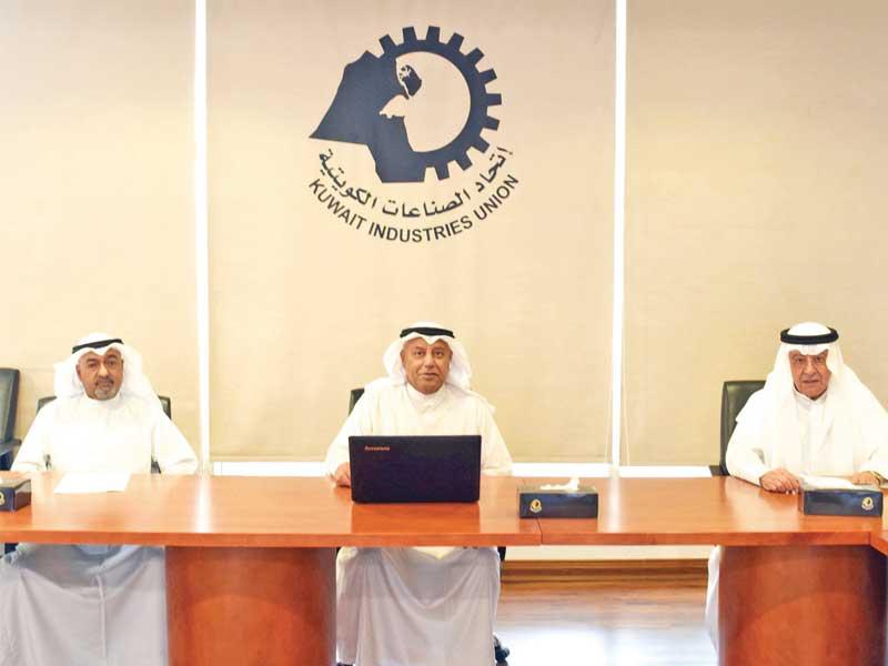 رئيس اتحاد الصناعات الكويتية حسين الخرافي مترئساً اجتماع  الجمعية العمومية العادية الـ 28