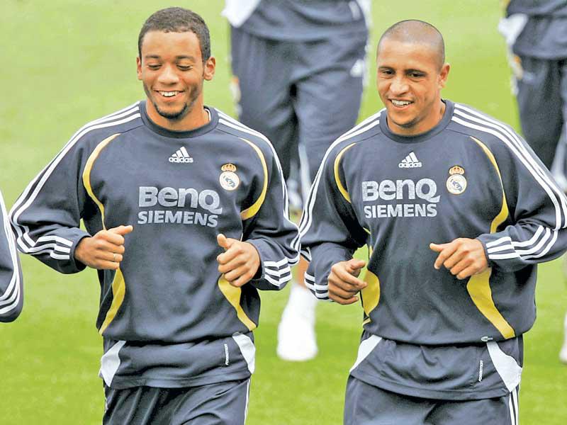 روبرتو كارلوس ومارسيلو عام 2007